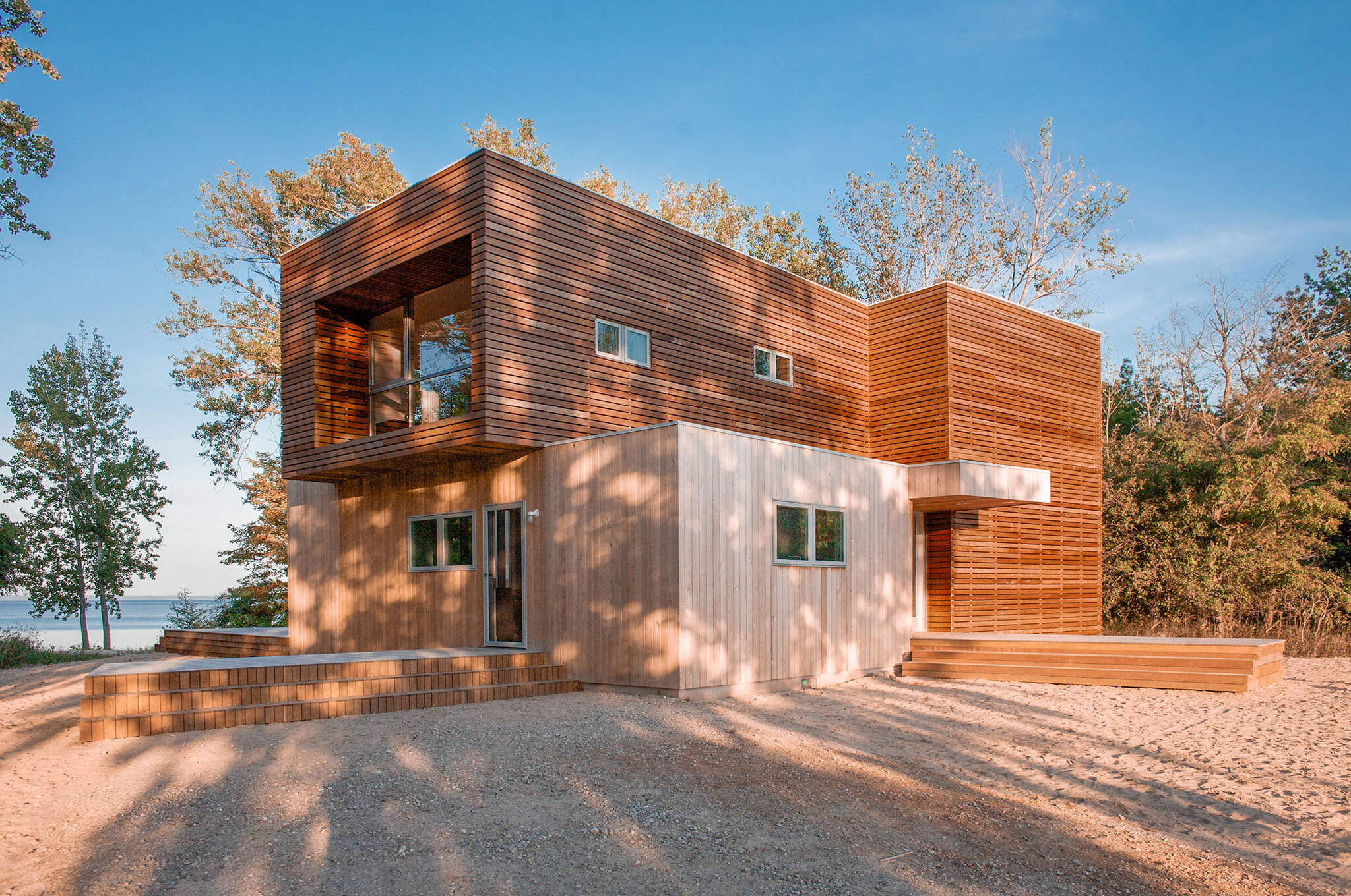 Sustainable lake house project with a LEED-gold certification in Omena, Michigan designed by the architecture studio Danny Forster & Architecture