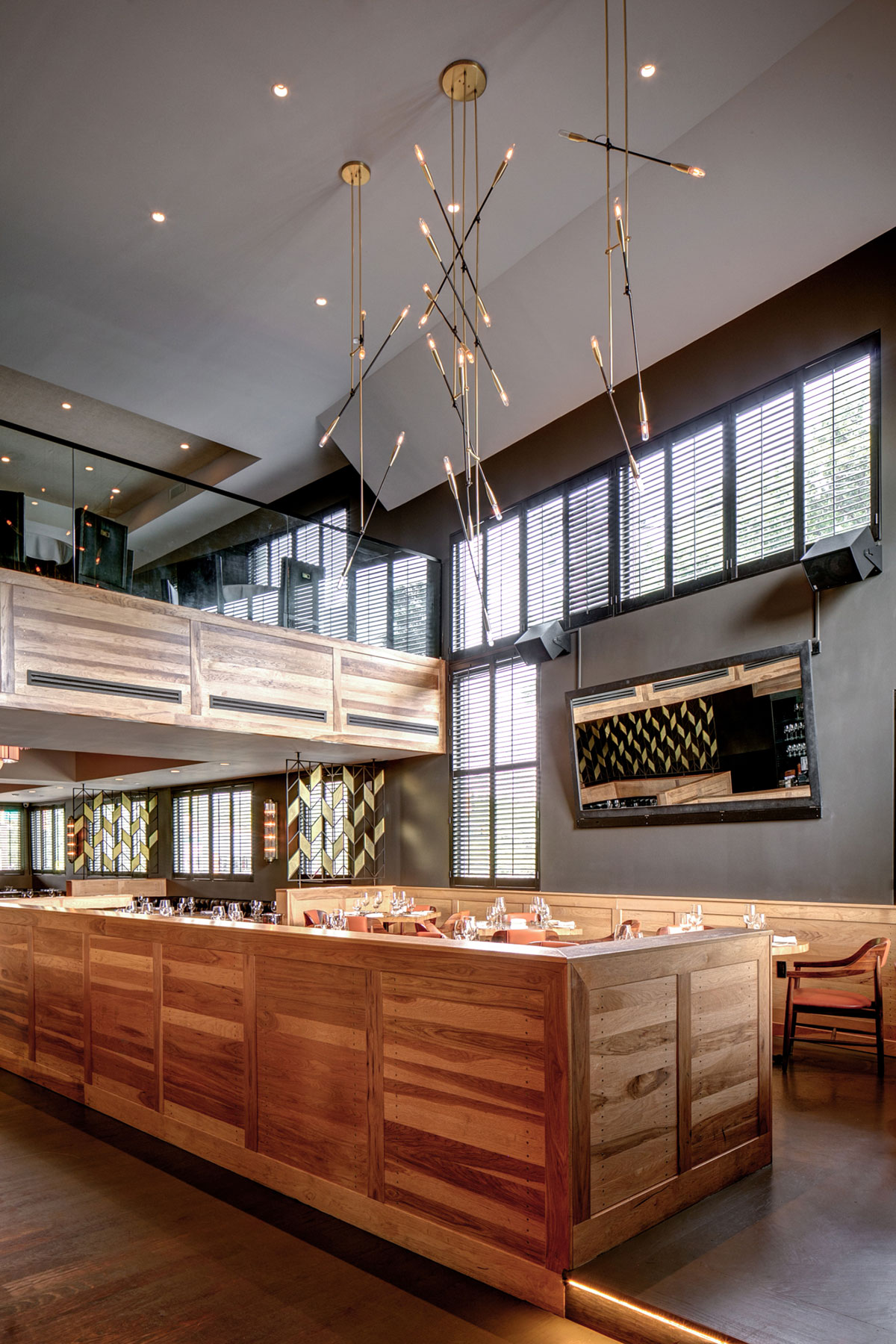 Double height dining area of the American Cut Bar & Grill project located at 495 Sylvan Avenue in Englewood Cliffs, New Jersey designed by the architecture studio Danny Forster & Architecture